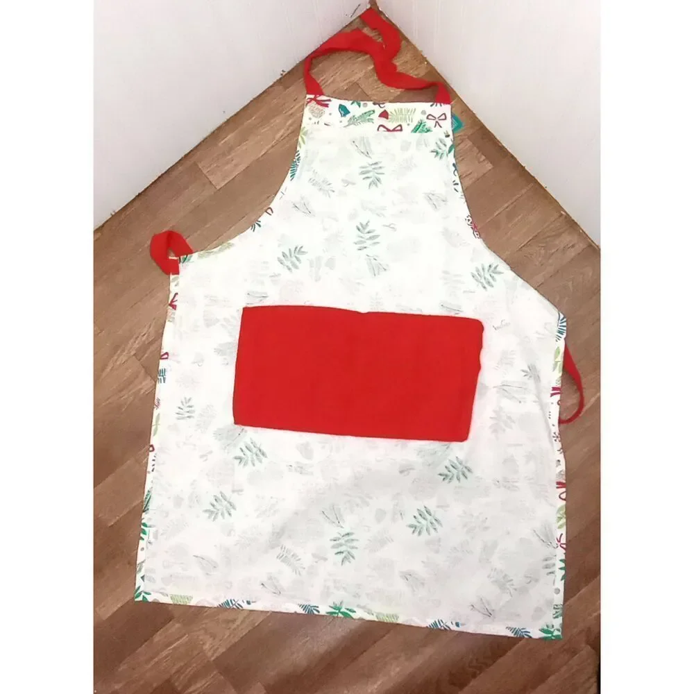 NWT world market  winter, Christmas apron. Adult size, one size
